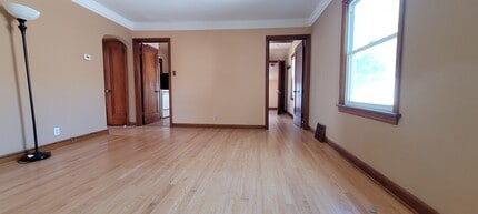 2132-34-2134 W Kendall Ave in Glendale, WI - Building Photo - Building Photo