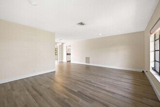 146 SE 26th Ave in Boynton Beach, FL - Building Photo - Building Photo