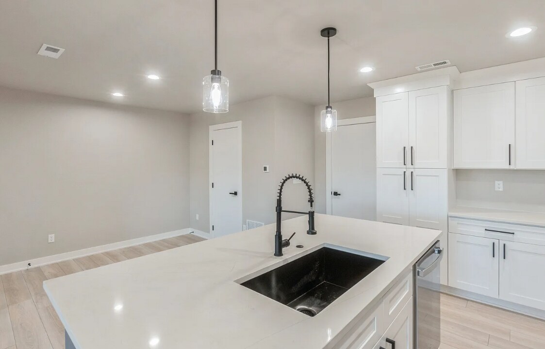 14402 Springbrook Trl in Grimes, IA - Building Photo