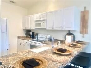 13247 Whitehaven Ln in Ft. Myers, FL - Building Photo - Building Photo