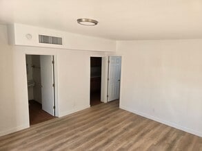3074 N Alvernon Way in Tucson, AZ - Building Photo - Building Photo