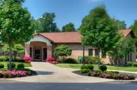 Spanish Gardens Apartments in Rochester, NY - Foto de edificio - Building Photo