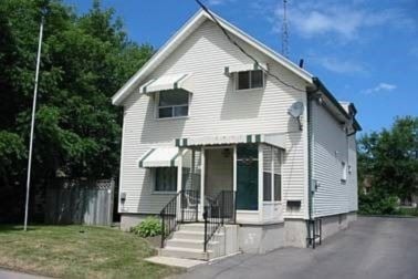 89 Centre St E in Richmond Hill, ON - Building Photo