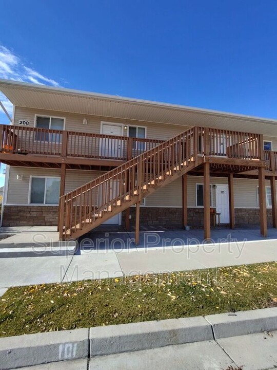 208 Hunters Way in Cheyenne, WY - Building Photo