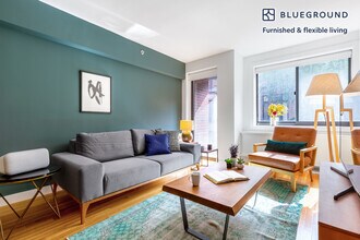 101 W 15th St in New York, NY - Building Photo - Building Photo