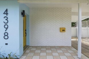 4398 Neptune Dr SE in St. Petersburg, FL - Building Photo