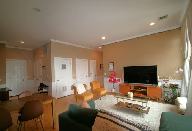 769 Montgomery St in Jersey City, NJ - Building Photo - Building Photo