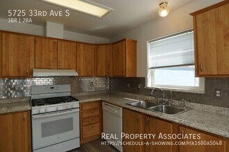 5725 33rd Ave S in Seattle, WA - Building Photo - Building Photo