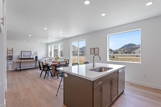 165 S Starlight Ln in Springville, UT - Foto de edificio - Building Photo