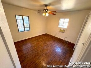 211 Preston Ave in San Antonio, TX - Building Photo - Building Photo