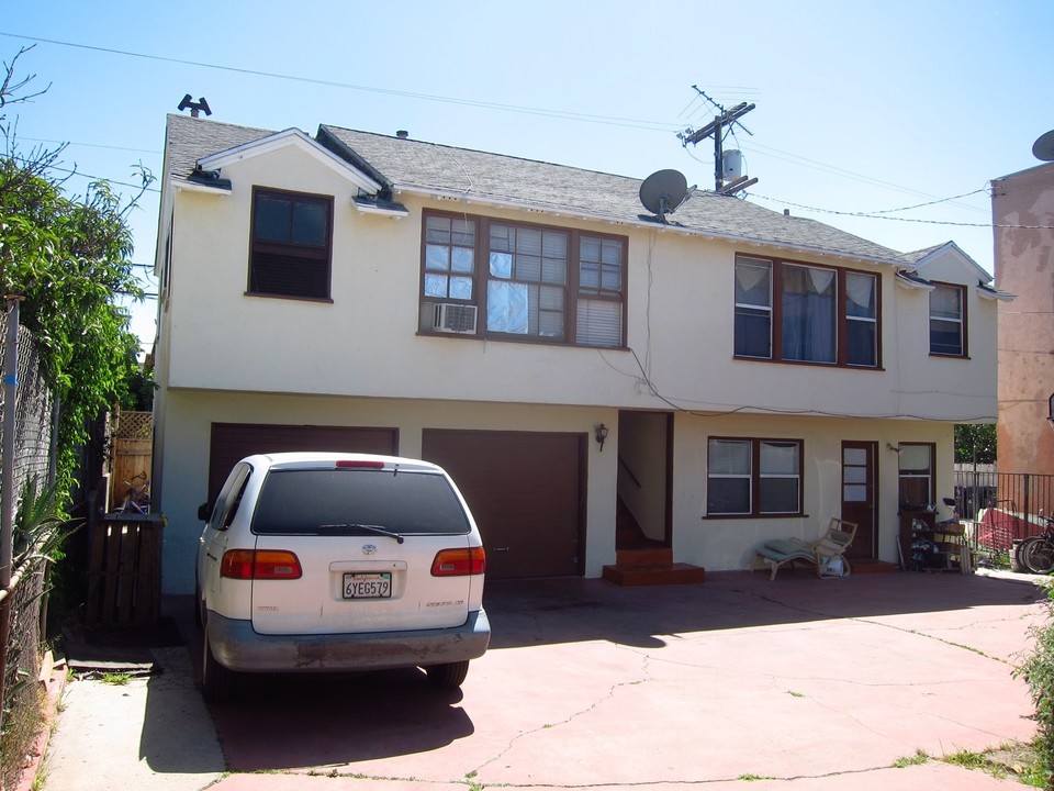 1226 Gordon St in Los Angeles, CA - Building Photo