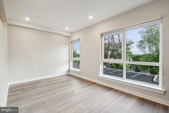 3449 Scotts Ln, Unit 310 in Philadelphia, PA - Building Photo - Building Photo