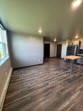 220 E Greenfield Ln in Bismarck, ND - Building Photo - Building Photo