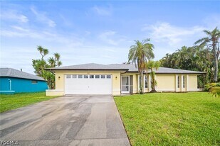 210 NE 10th Ave in Cape Coral, FL - Building Photo