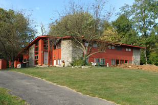 1920-1922 Cambridge Dr Apartments