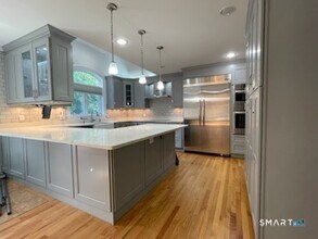 42 Scribner Hill Rd in Wilton, CT - Building Photo - Building Photo