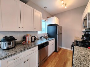 28 Beacon St, Unit 2 in Somerville, MA - Building Photo - Building Photo