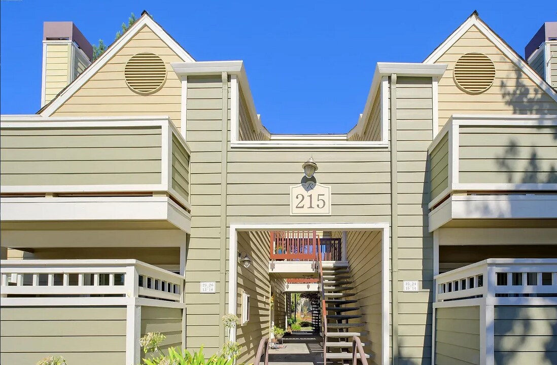 215 Reflections Dr, Unit 14 in San Ramon, CA - Building Photo