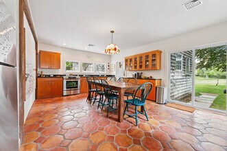 852 Springs Fireplace Rd in East Hampton, NY - Building Photo - Building Photo