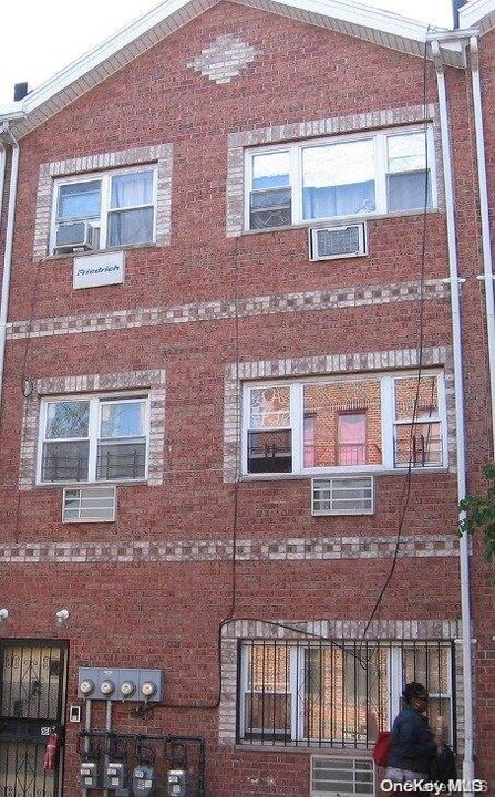 576 Van Siclen Ave in Brooklyn, NY - Building Photo