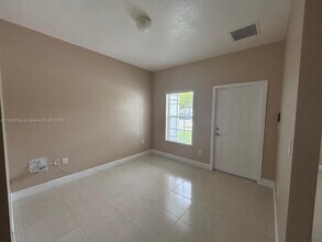 12340 SW 214th Ter in Miami, FL - Foto de edificio - Building Photo