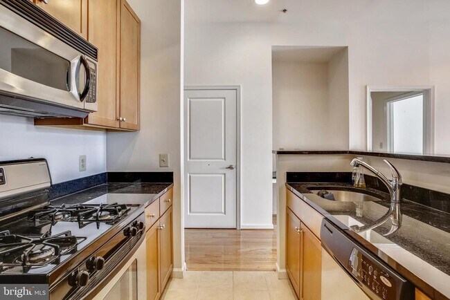 309 Holland Ln, Unit 217 in Alexandria, VA - Building Photo - Building Photo