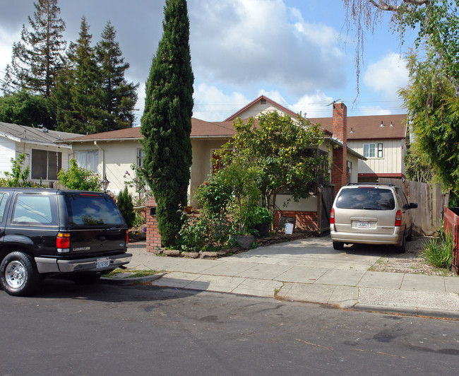 327 N Eldorado St in San Mateo, CA - Foto de edificio - Building Photo