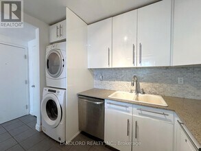 1175 Queen St E in Toronto, ON - Building Photo - Building Photo