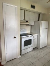 6965 Avenue des Palais, Unit 2A in South Pasadena, FL - Foto de edificio - Building Photo