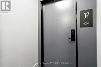 430 Square One Dr in Mississauga, ON - Building Photo - Building Photo