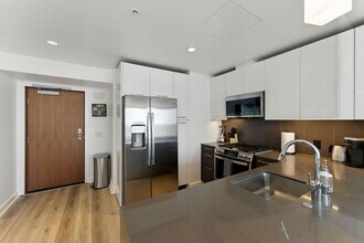 399 Fremont St in San Francisco, CA - Foto de edificio - Building Photo