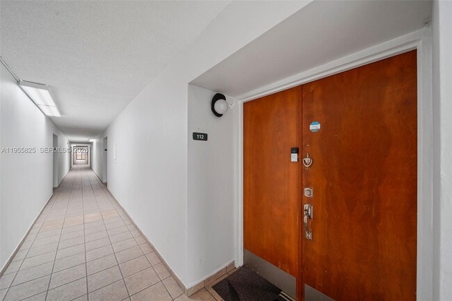 11800 SW 18th St in Miami, FL - Foto de edificio - Building Photo