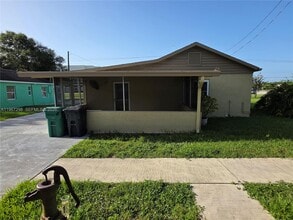 4321 Kirby Loop Rd in Fort Pierce, FL - Building Photo - Building Photo
