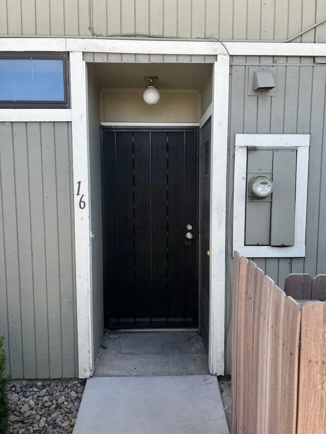 property at 861 Nutmeg Pl