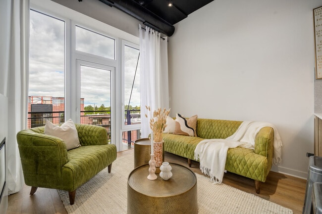 2725 N Thatcher Ave in River Grove, IL - Foto de edificio - Building Photo