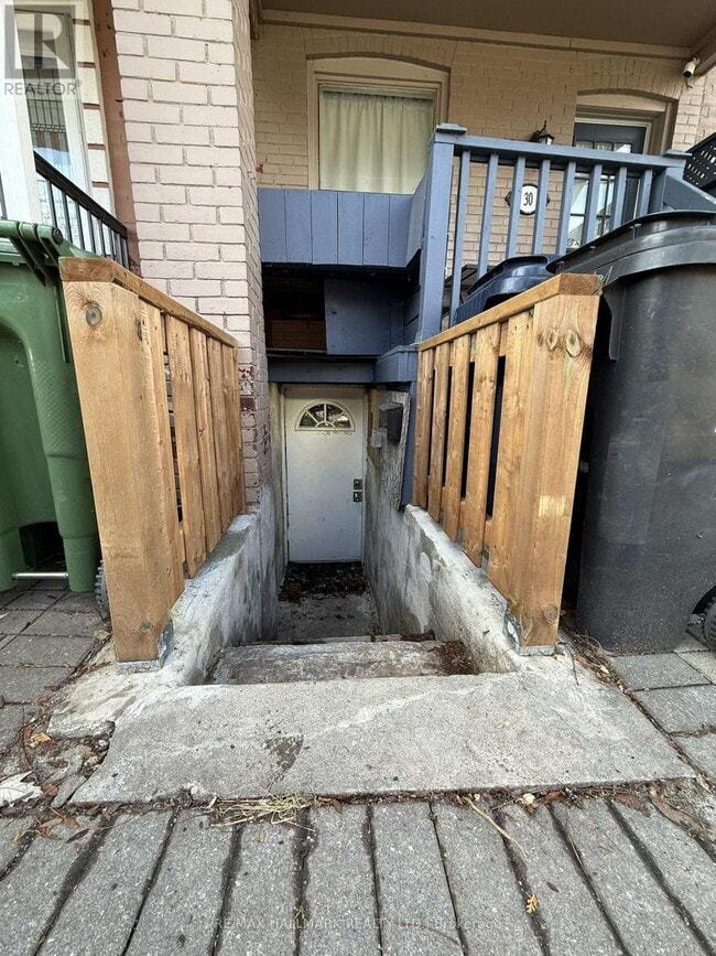 30 Curzon St in Toronto, ON - Building Photo - Building Photo