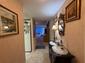 7400 Sun Island Dr S in South Pasadena, FL - Building Photo