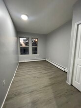 1104 Grove St, Unit 2 in Irvington, NJ - Foto de edificio - Building Photo