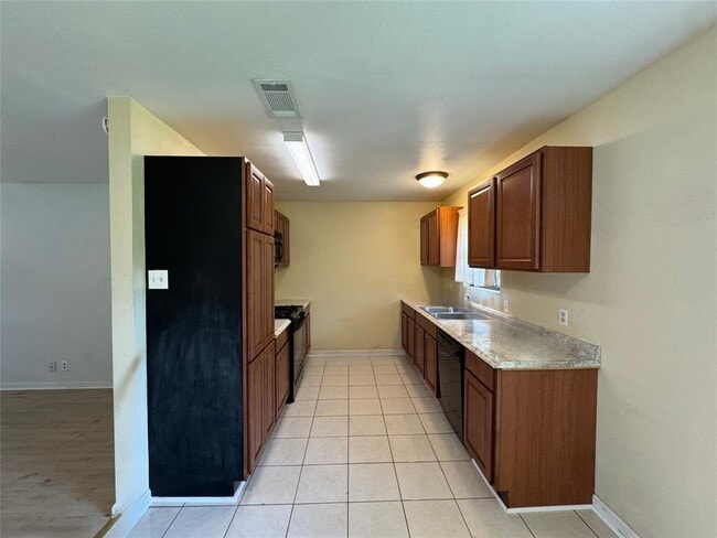 705 N 12th St in La Porte, TX - Building Photo - Building Photo