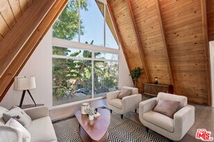 3237 Kelton Ave in Los Angeles, CA - Building Photo