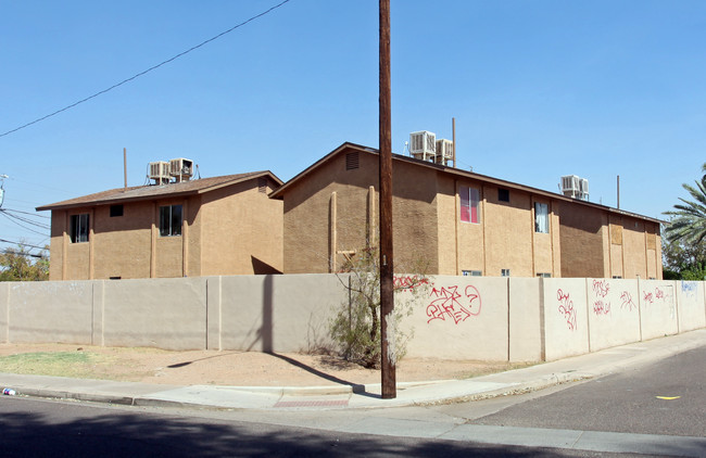 903 N 30th St in Phoenix, AZ - Building Photo - Building Photo