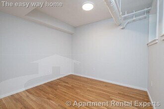 19 Forest St, Unit #B1 in Cambridge, MA - Foto de edificio - Building Photo