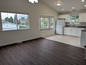 1020 S 3rd St in Mount Vernon, WA - Building Photo - Building Photo