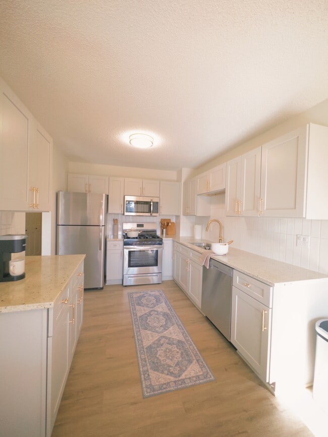 9381 Bass Creek Cir N in Minneapolis, MN - Foto de edificio - Building Photo