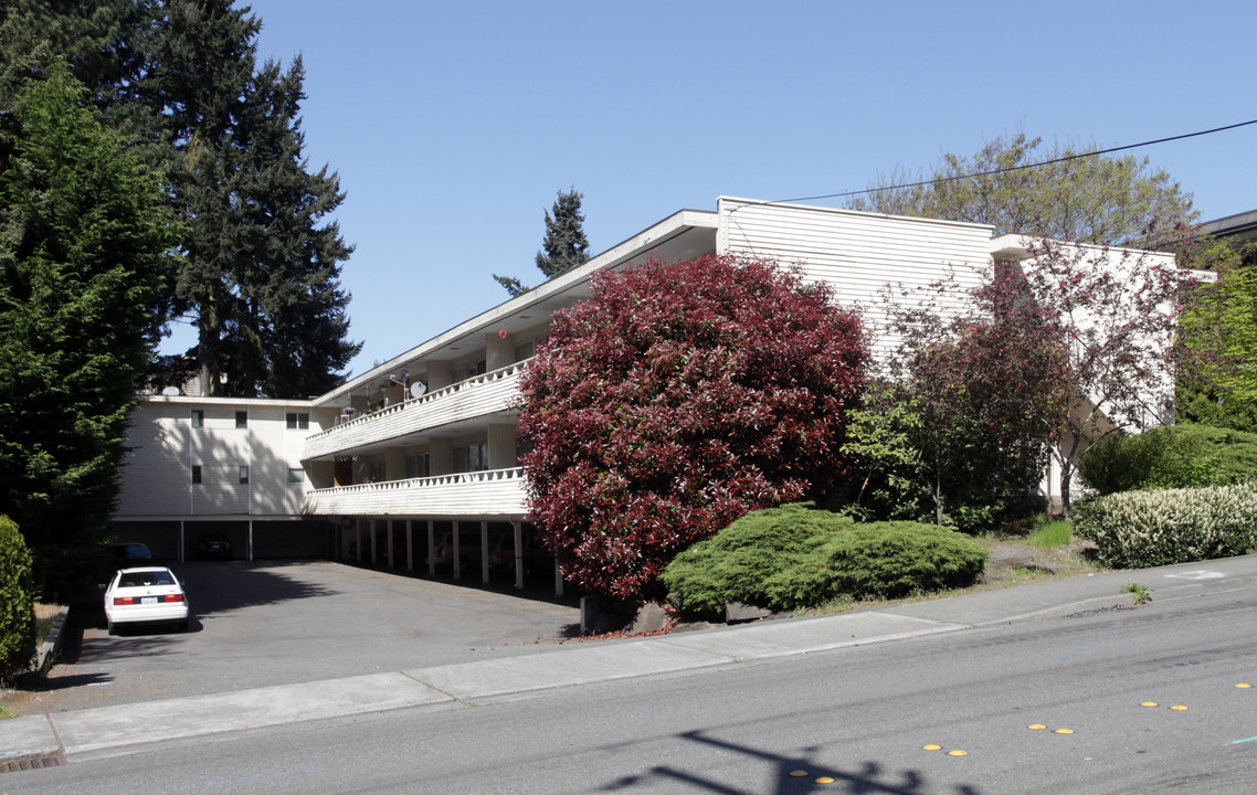 Avalon Apartments in Bellevue, WA - Foto de edificio