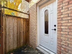 42 Fairchild Ave in Toronto, ON - Building Photo - Building Photo