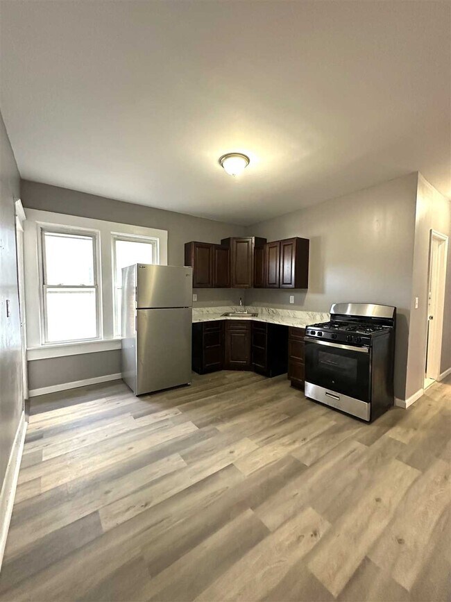 201 Winnikee Ave in Poughkeepsie, NY - Building Photo - Building Photo