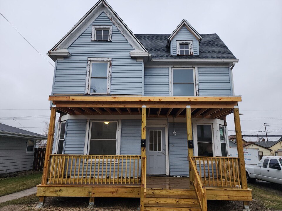 2320 Howe St in Mount Pleasant, WI - Building Photo