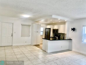 5050 Bayview Dr in Fort Lauderdale, FL - Building Photo - Building Photo