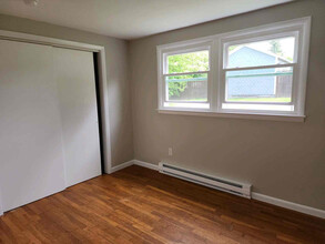 14 Park St, Unit #4 in Phoenix, NY - Foto de edificio - Building Photo